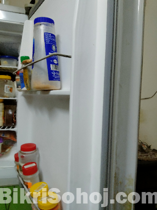 Refrigerator & Freezer